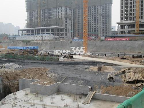 汉城湖畔楼盘复工了