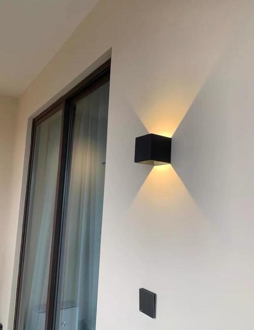 租房墙壁怎么挂灯带