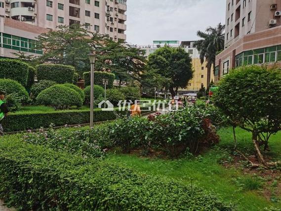 鸿成花园房价