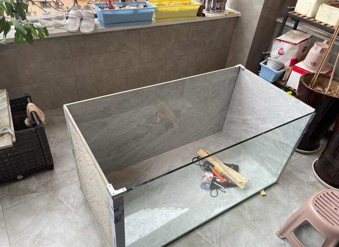 租房鱼缸怎么粘