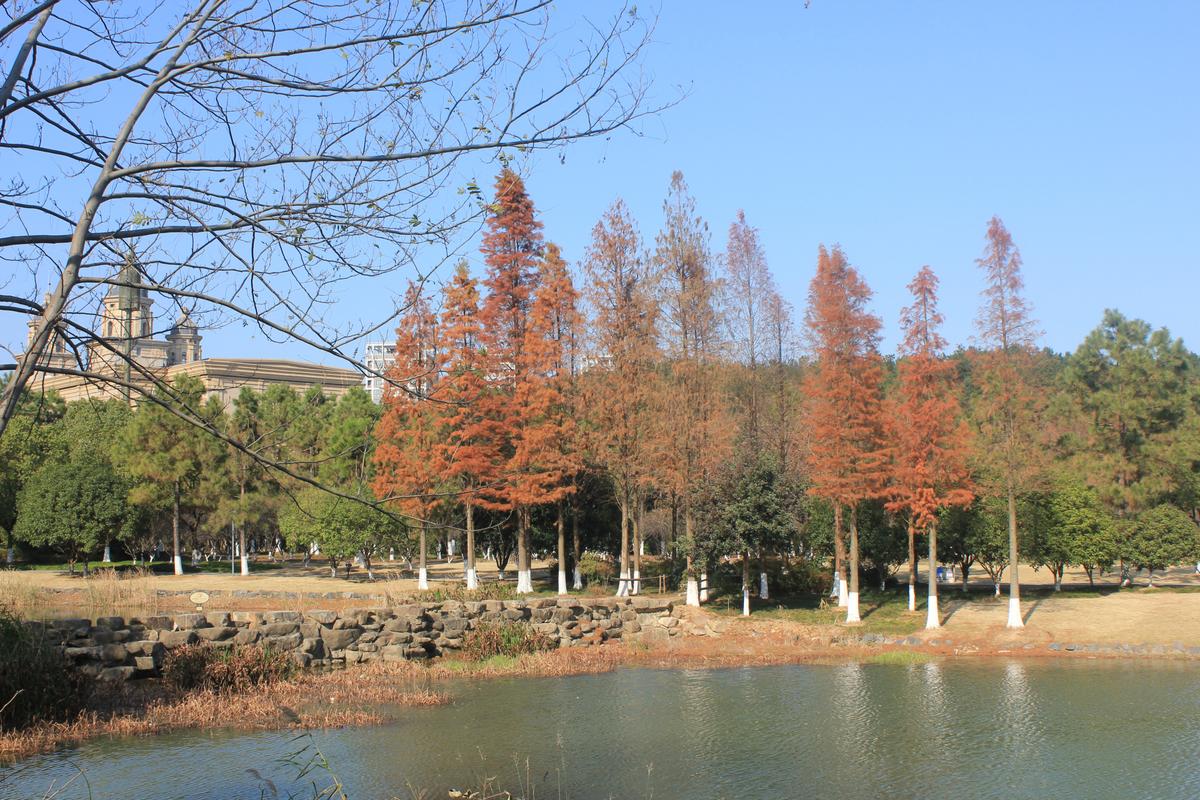 长兴火葬场边画溪花园