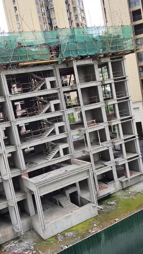 宇龙湖畔花园烂尾楼