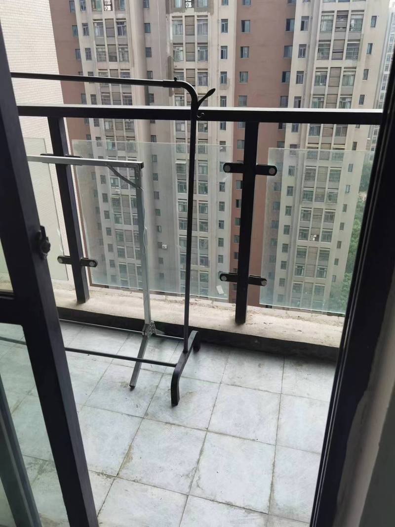 出租房阳台没包怎么办