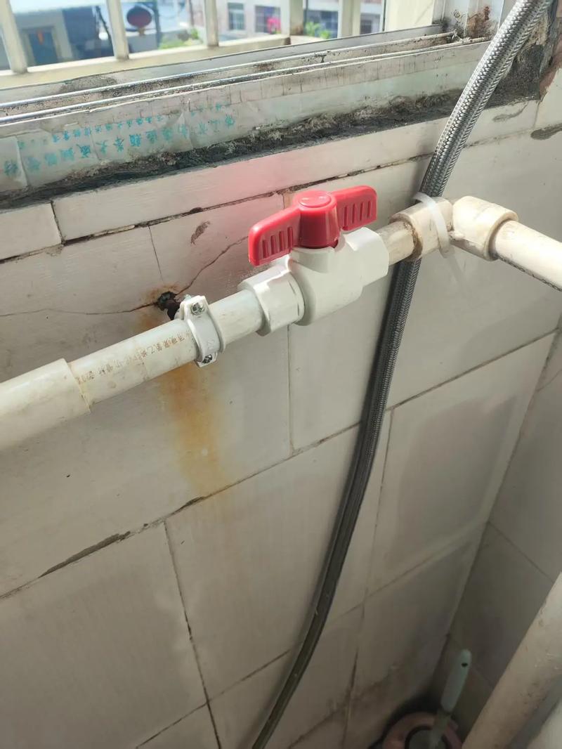 出租房水龙头怎么拆