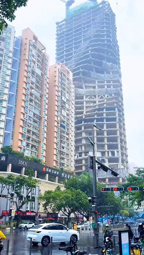 顶盛国际花园楼房倒塌
