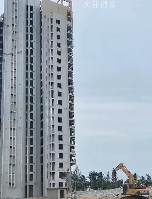 顶盛国际花园楼房倒塌