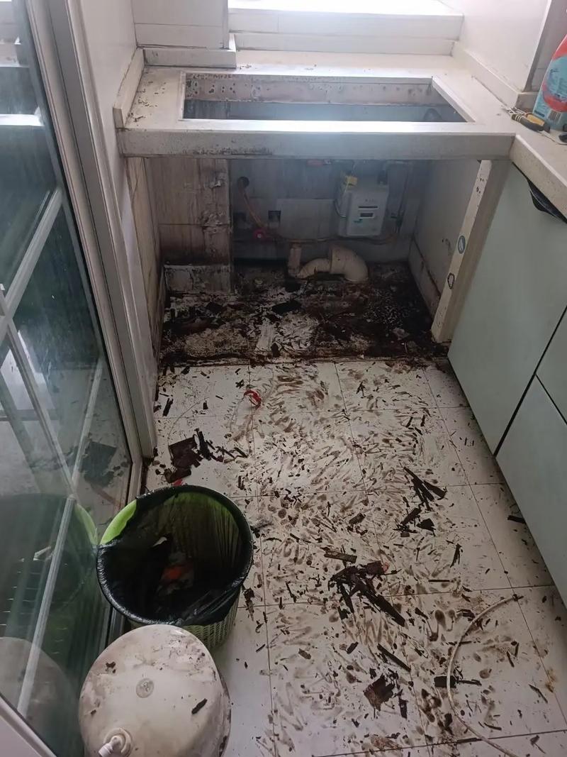 租房橱柜门坏了怎么修