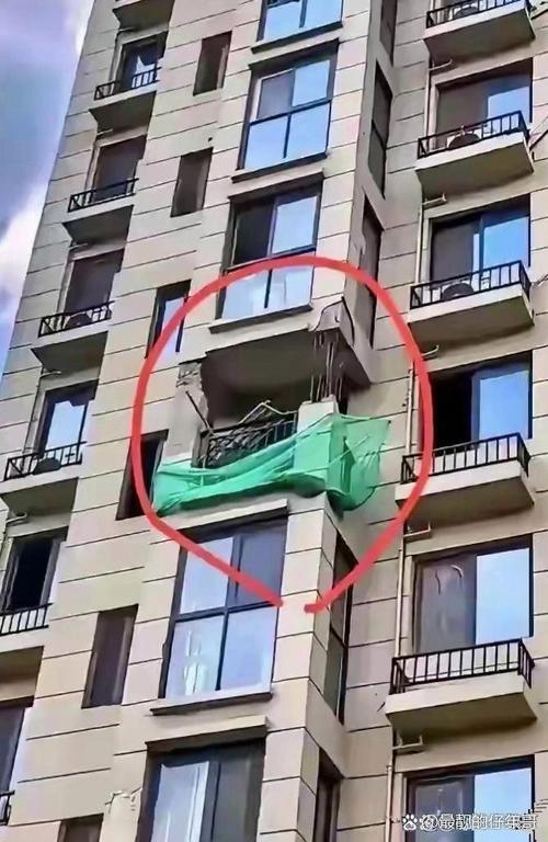 千吉花园物业被砸