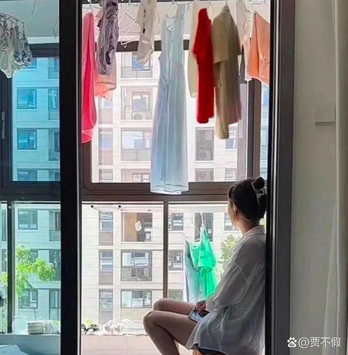 租房没阳台怎么晒衣服