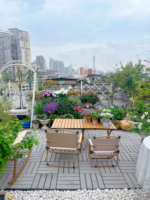 朝北露台花园实景图片