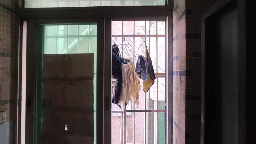 租房子衣服怎么晒