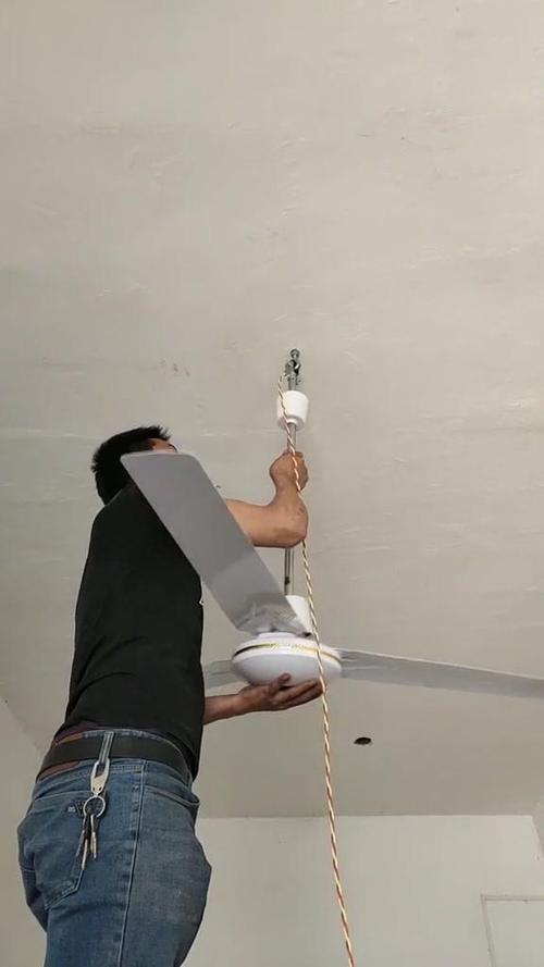 出租房怎么安装吊扇