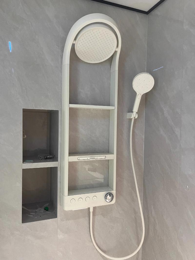 租房淋浴花洒怎么清理