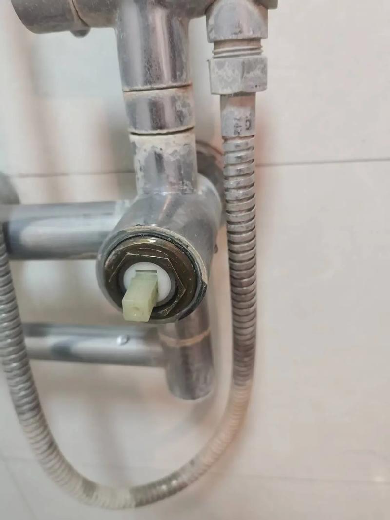 租房淋浴花洒怎么换