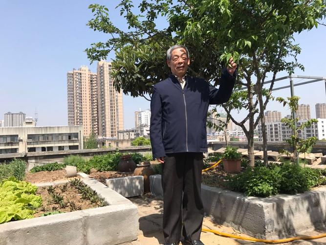 如何登上花园银行楼顶