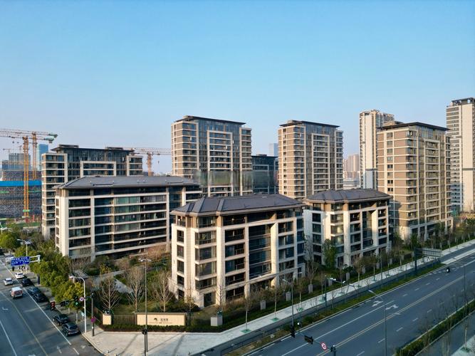 靠近市政府的楼盘好吗