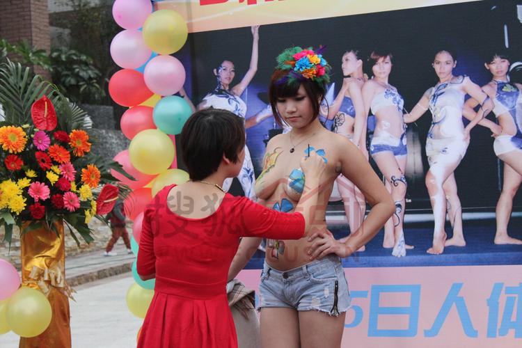 楼盘促销 人体彩绘