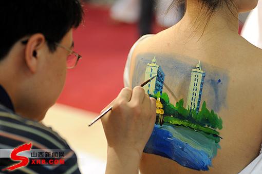 楼盘促销 人体彩绘