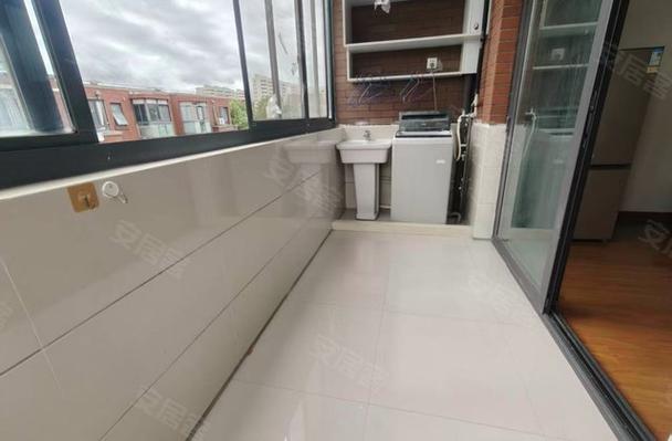 上海滴水湖馨苑房价