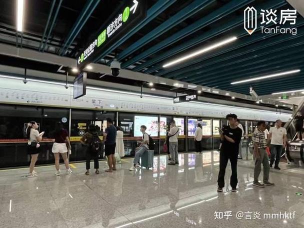 骏景花园地铁站