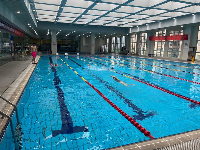 美的海岸花园游泳池