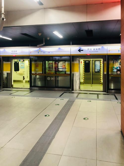 花园桥地铁站出口