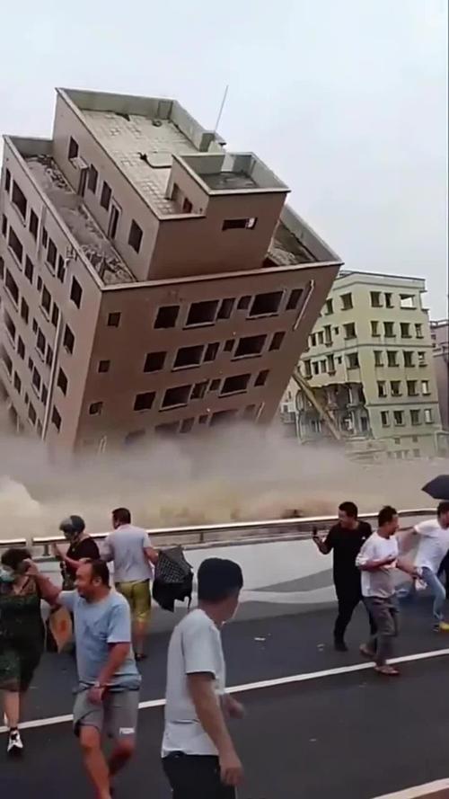 丽冠雅居楼盘倒塌