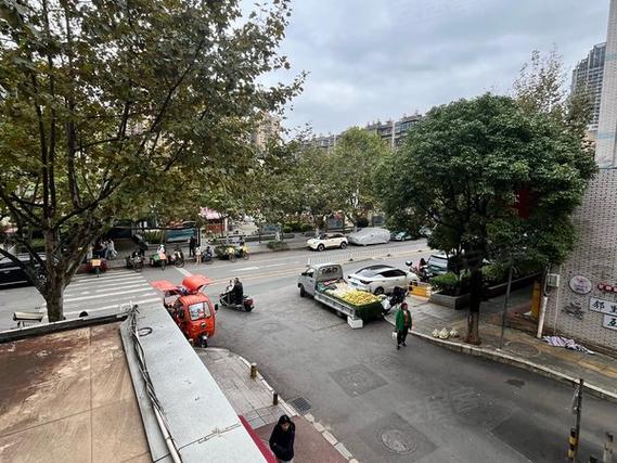 西山区兴隆花园