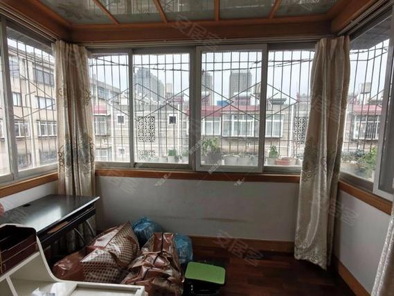 西山区兴隆花园