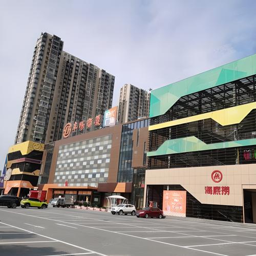 阜阳大润发对面的楼盘