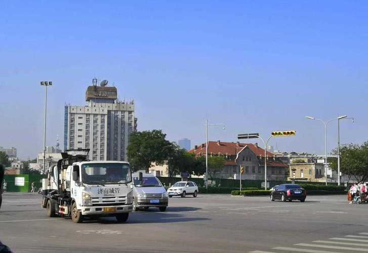 花园路与历山路交叉口