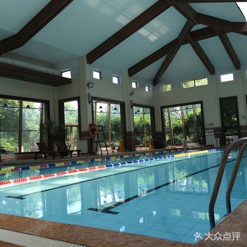 虹桥河滨花园游泳馆