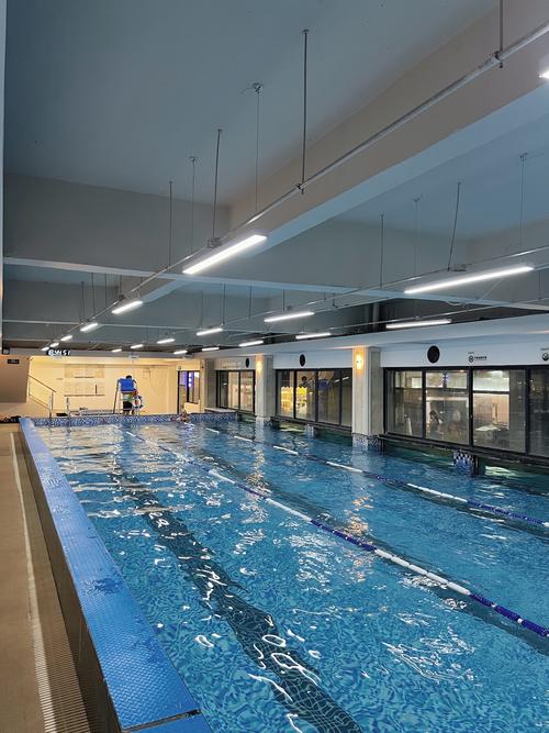 虹桥河滨花园游泳馆