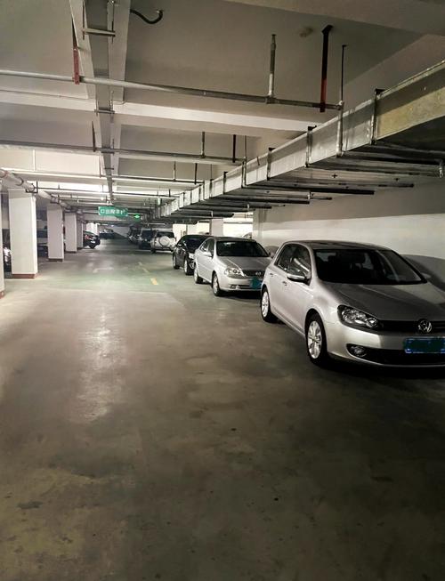 沁雅花园车库