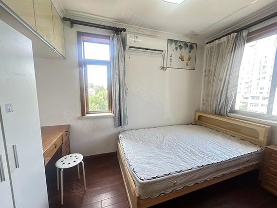 华师大一村房价