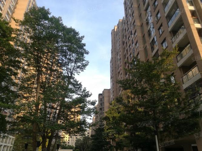 贵港普罗旺斯楼盘