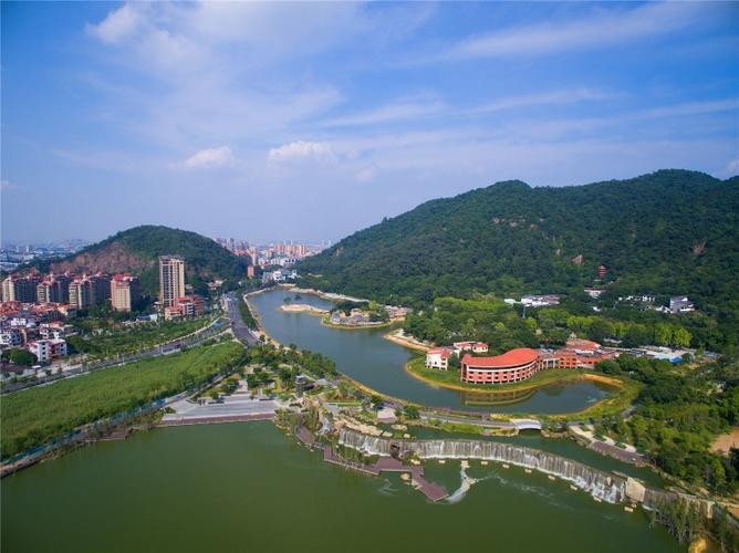 西樵山听音湖楼盘