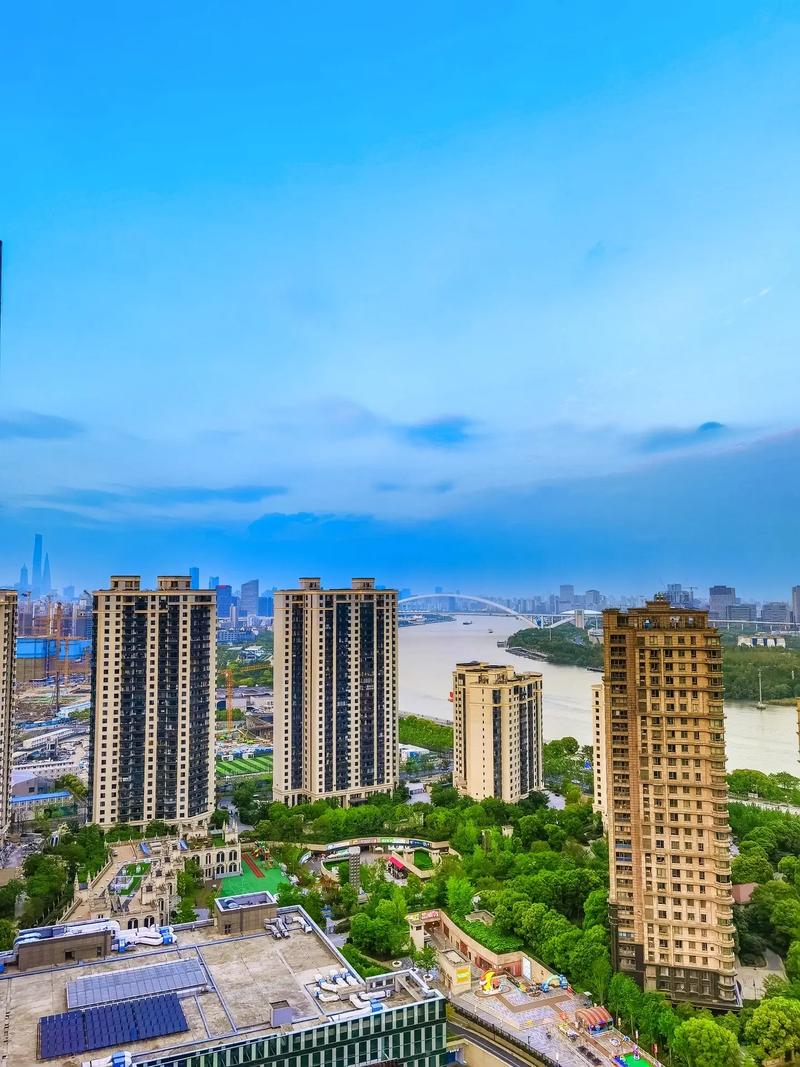 上海江边楼盘