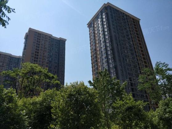 昆明朝九晚五楼盘